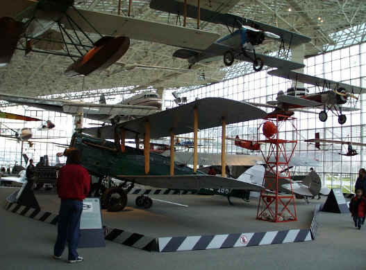 The Great Gallery with a DH4 in front