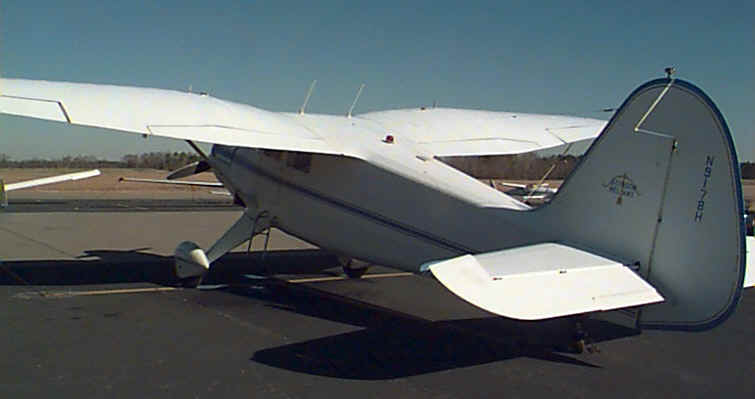 Left rear quarter, showing gull wing profile